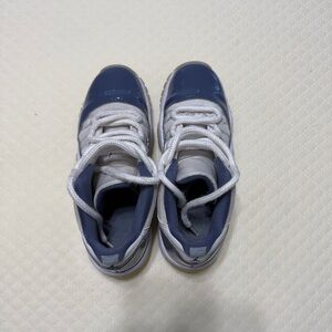 Jordan Kids Sneakers in Navy and White